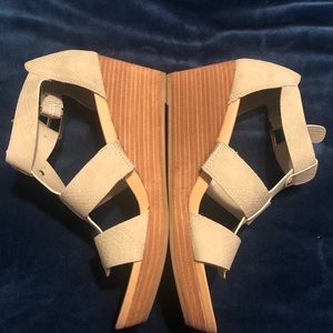 Dr. Scholl’s Barton wedge sandal size 9.5 M